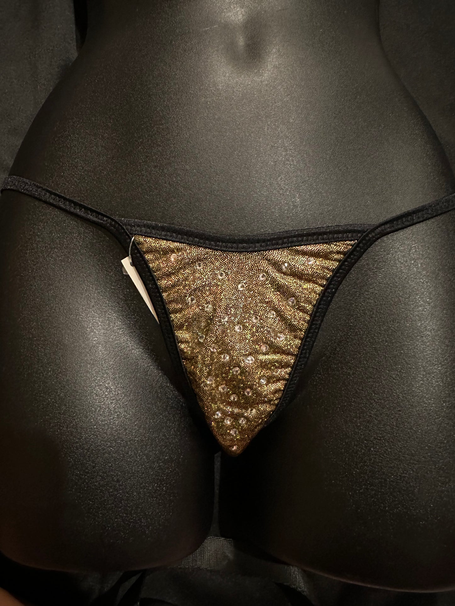 1041R Y Back Thong w/Stones