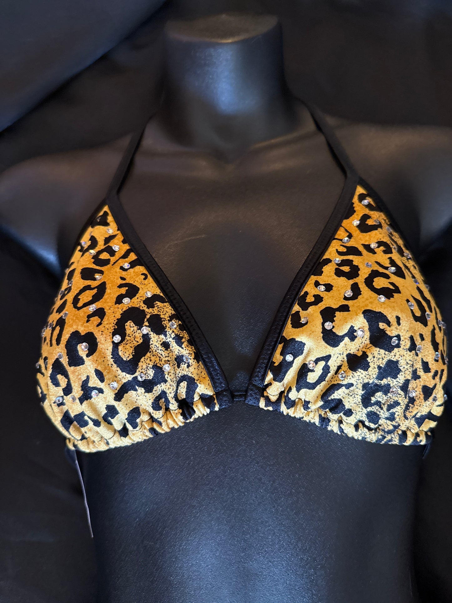 1038LR Large rhinestone tri top