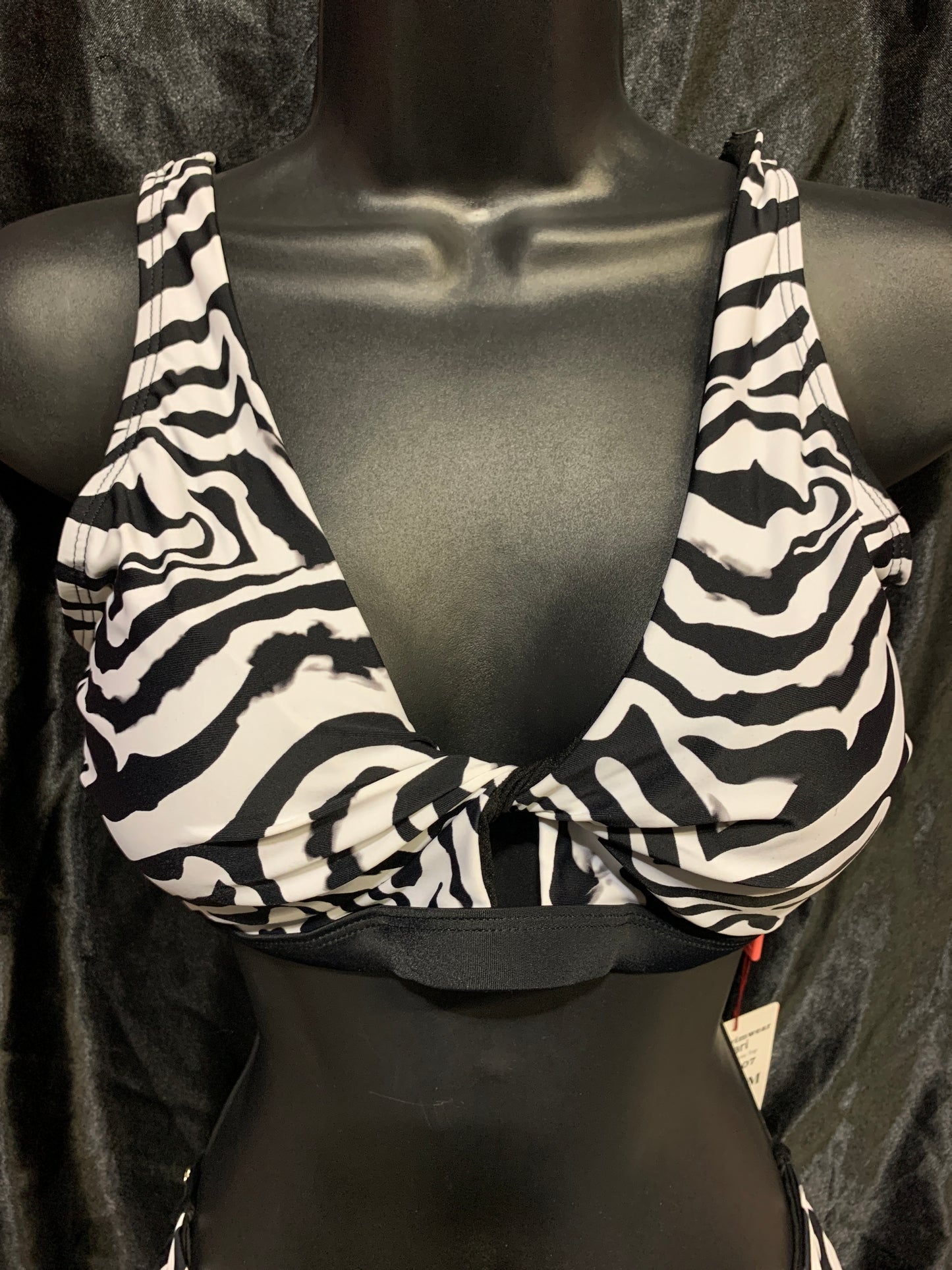 637-6507 Keyhole Bralette Top-The Edge OK