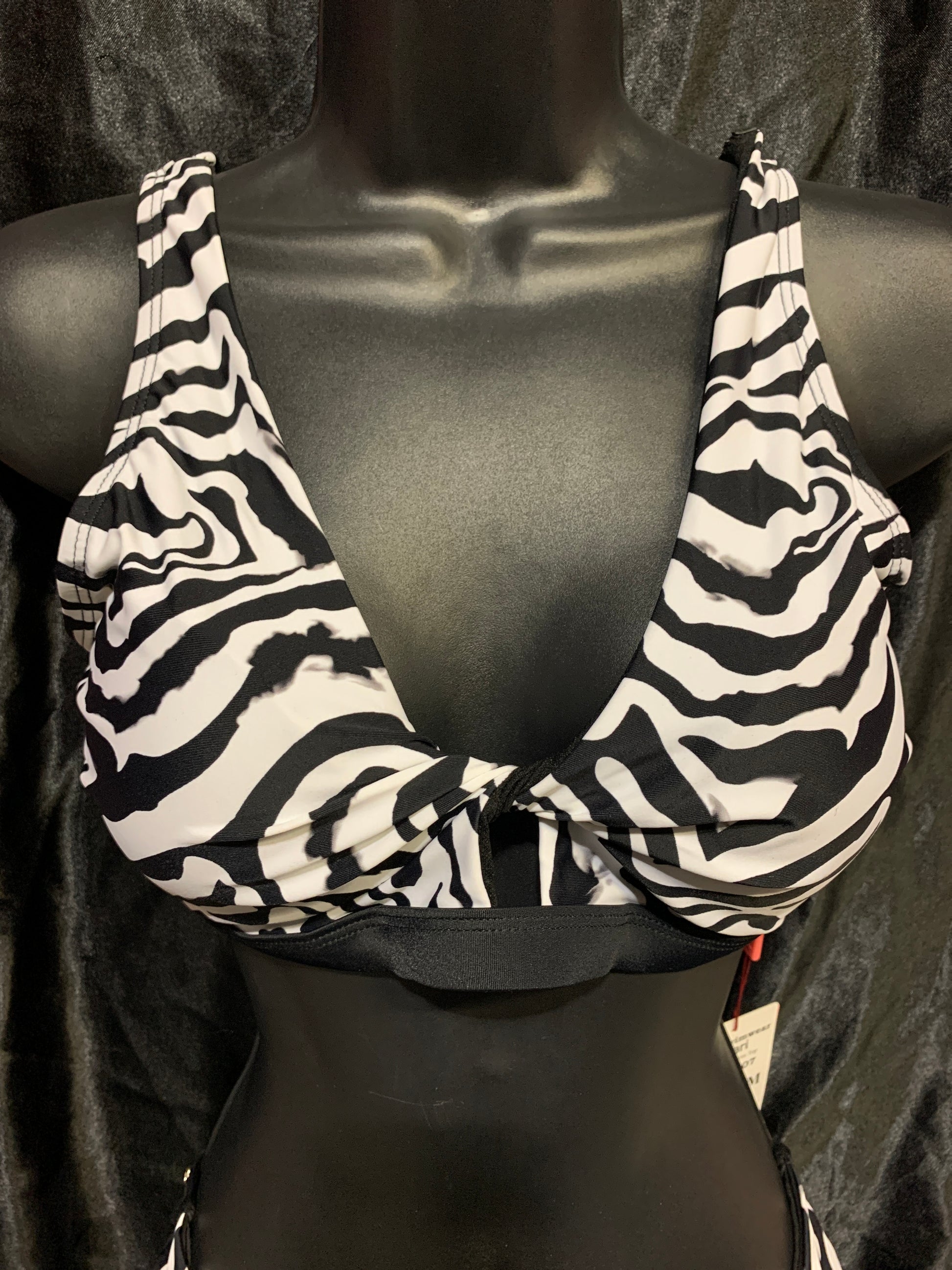 637-6507 Keyhole Bralette Top-The Edge OK